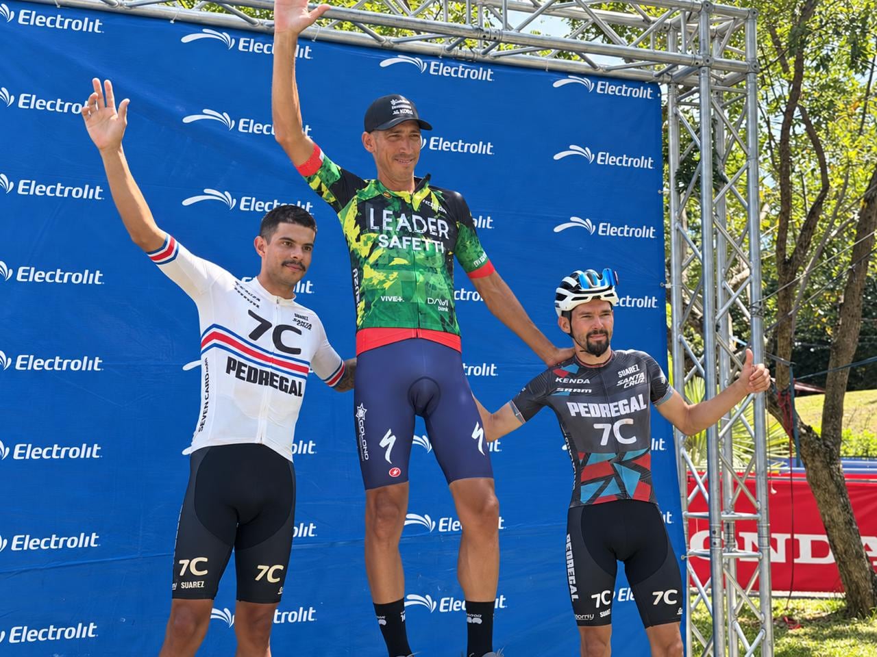 Paolo Montoya, Keiron Solís y Carlos Herrera subieron al podio en la primera etapa de La Ruta de los Consquistadores 2026.