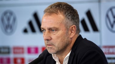 El entrenador del Barcelona Hansi Flick recibió una noticia devastadora horas antes del clásico