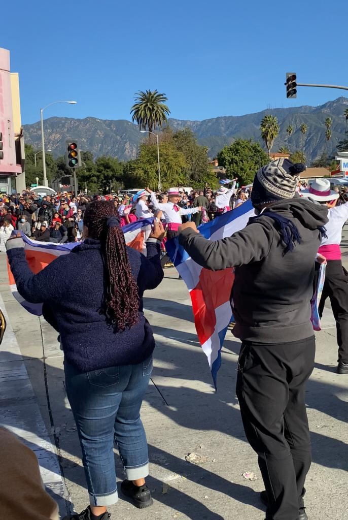 Randall Barquero y Katherine Chavarría explotaron de emoción al ver a su hijo Joseph desfilar con la banda de Zarcero