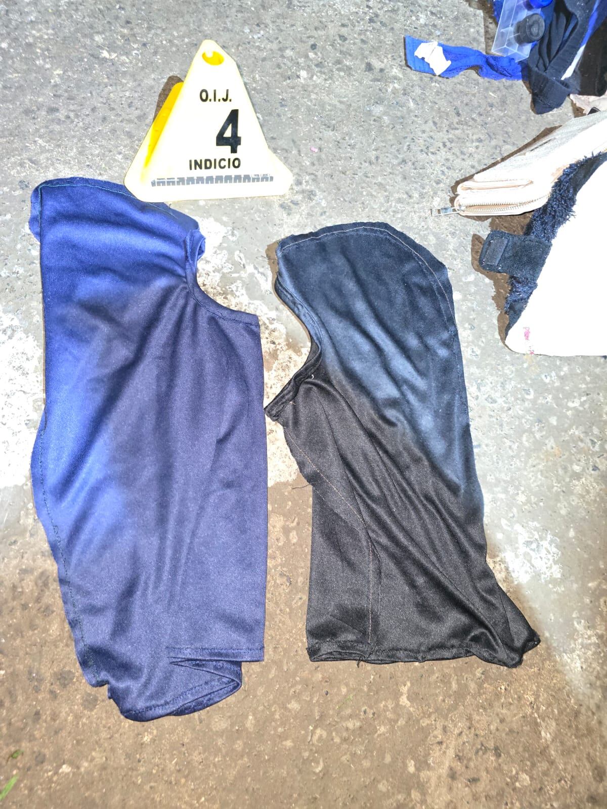 Detienen a dos muchachos de apellidos Duarte, de 22 años y Arguello de 23 años en La Rita de Pococí por violento asalto en casa.