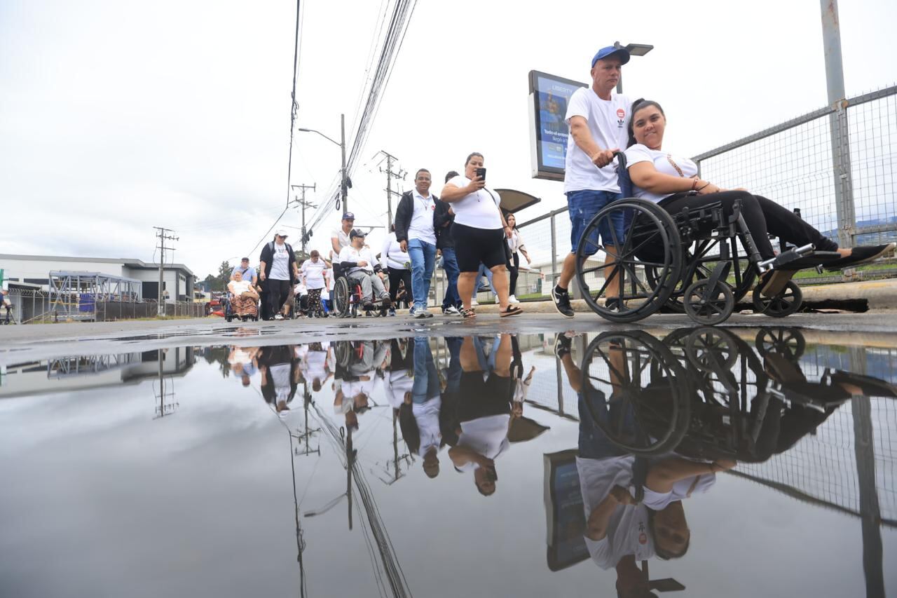 Romería en sillas de ruedas a la Basílica de Los Ángeles