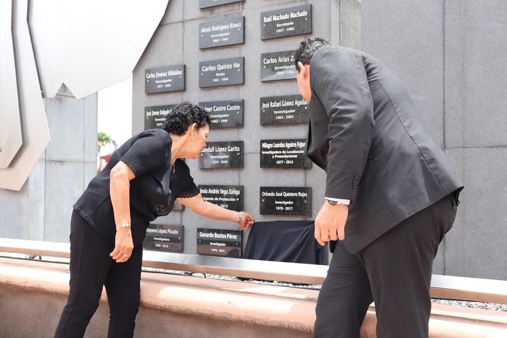 Homenaje para agentes del OIJ fallecidos en el cumplimiento del deber. Foto OIJ.