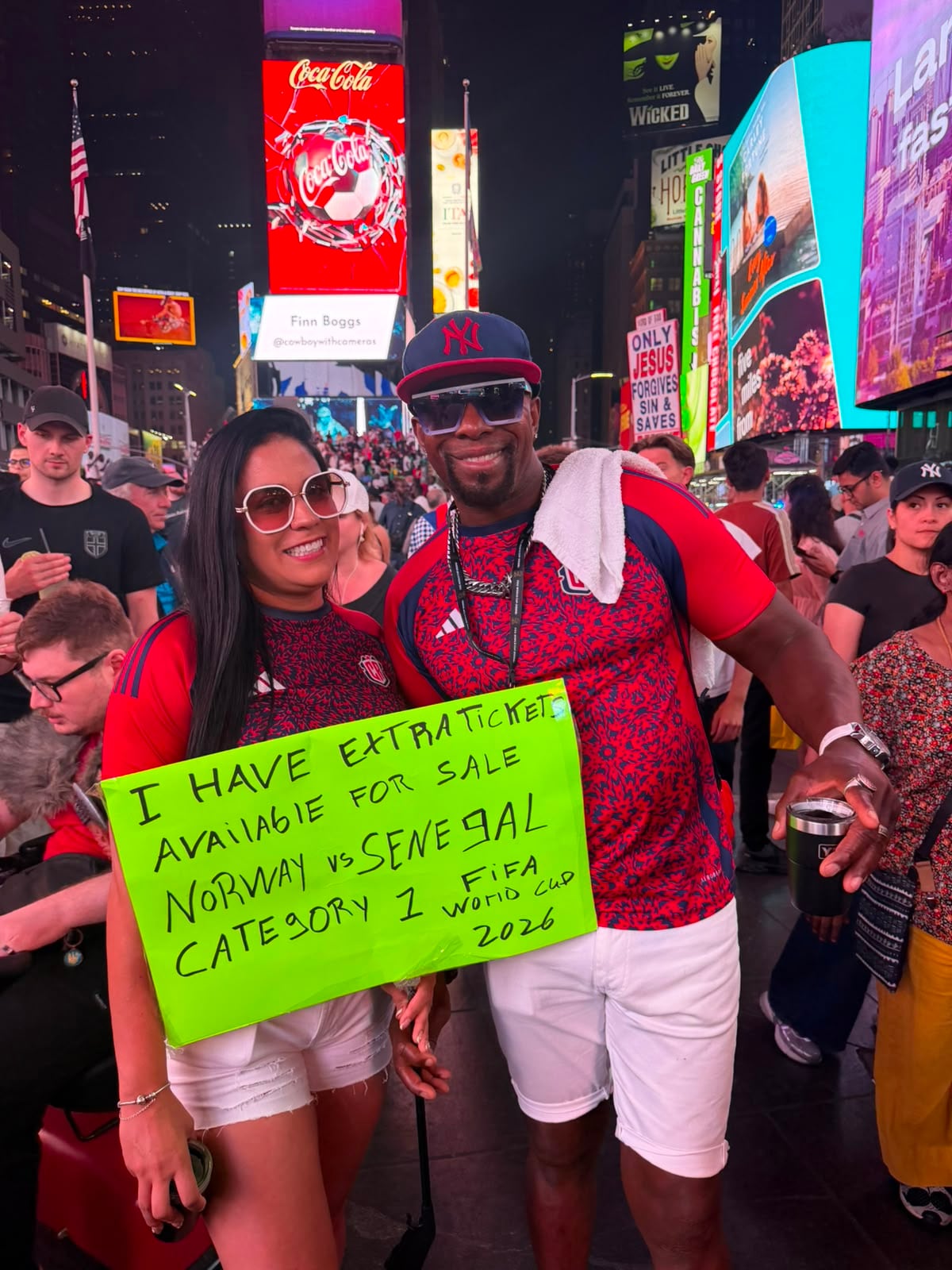 Ticos vendían entradas en Times Square