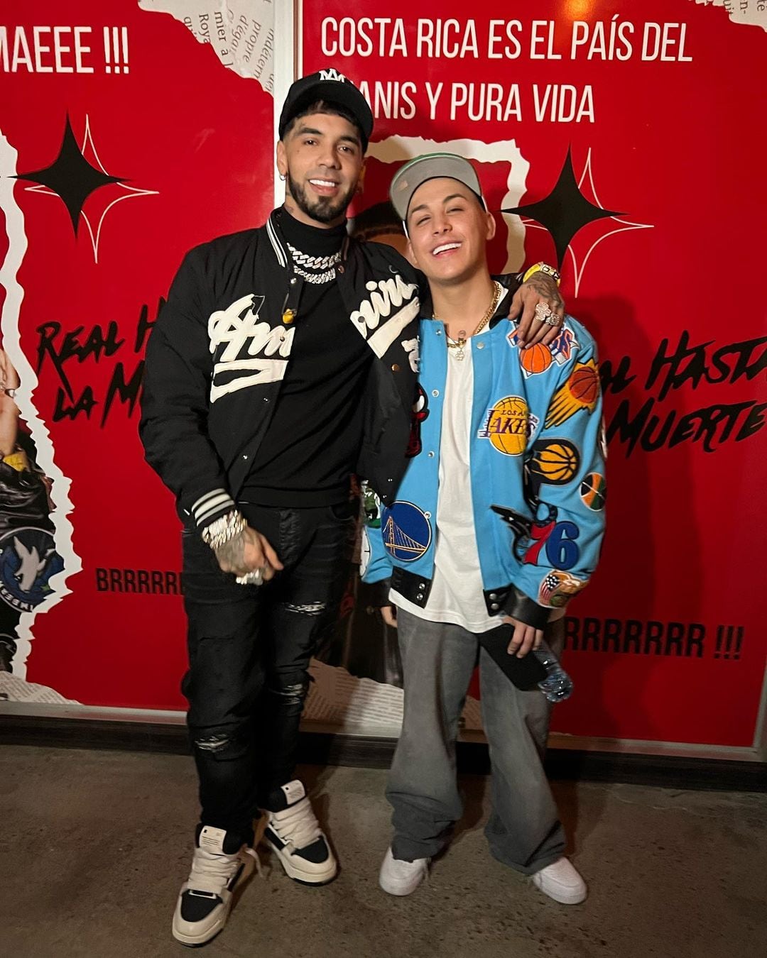 Cantante Elu, artista urbano.