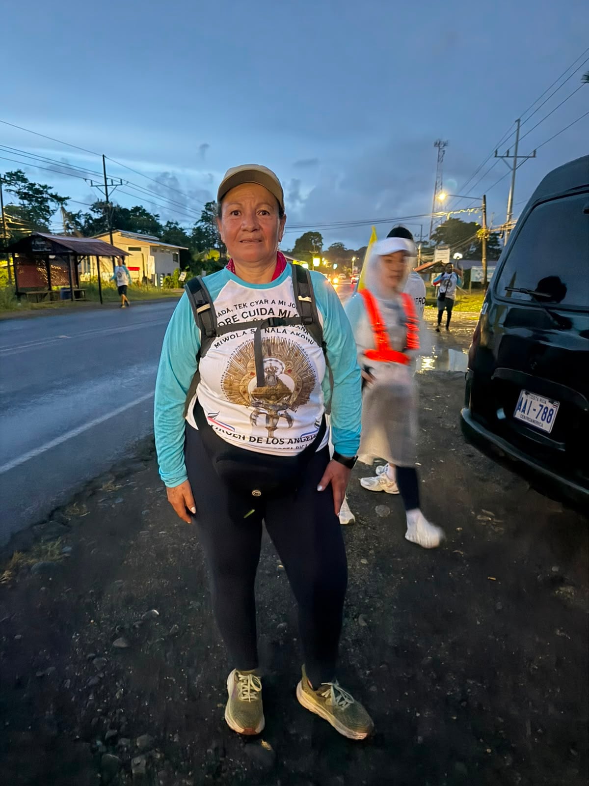 Tres generaciones peregrinan, más de 200 kilómetros, desde Talamanca hasta donde La Negrita. En la foto, Emma Marín Bonilla de Paraíso de Cartago.