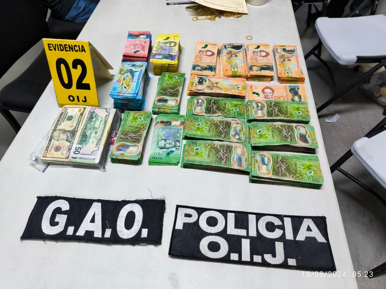 Dos conductores detenidos con dinero y droga