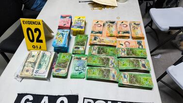 Policías capturaron a hombres que llevaban cantidad enorme de dinero en efectivo, vea lo que pasó