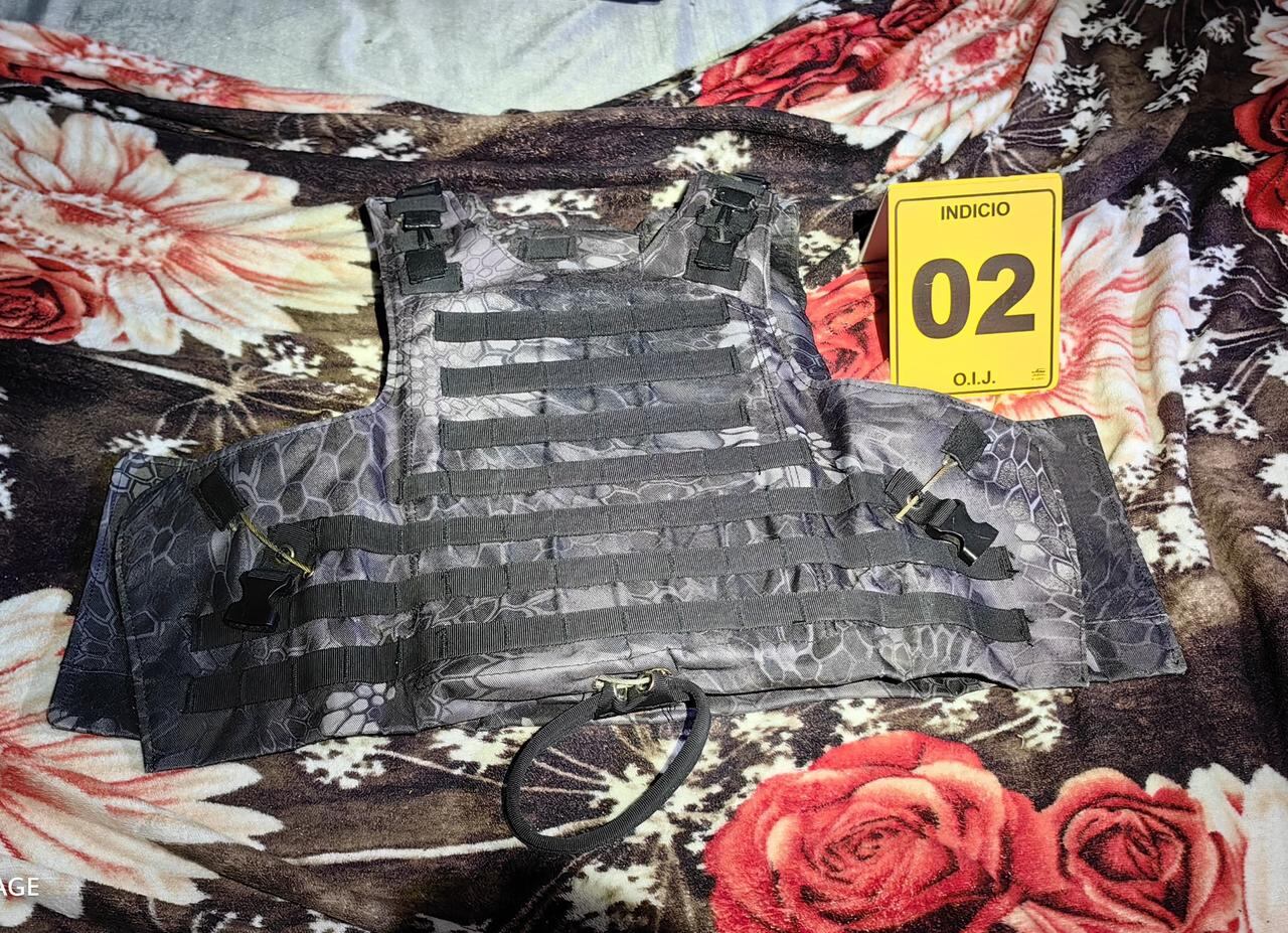 El OIJ detuvo a un hombre de apellido López, de 20 años y a otro de apellido Betanco, de 22 años, en Finca San Juan en Pavas. Foto: OIJ