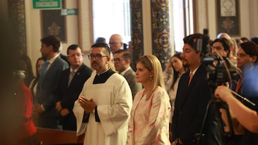 ¿Qué fue lo que dejó Laura Fernández ante la Negrita y por qué es un objeto tan preciado?