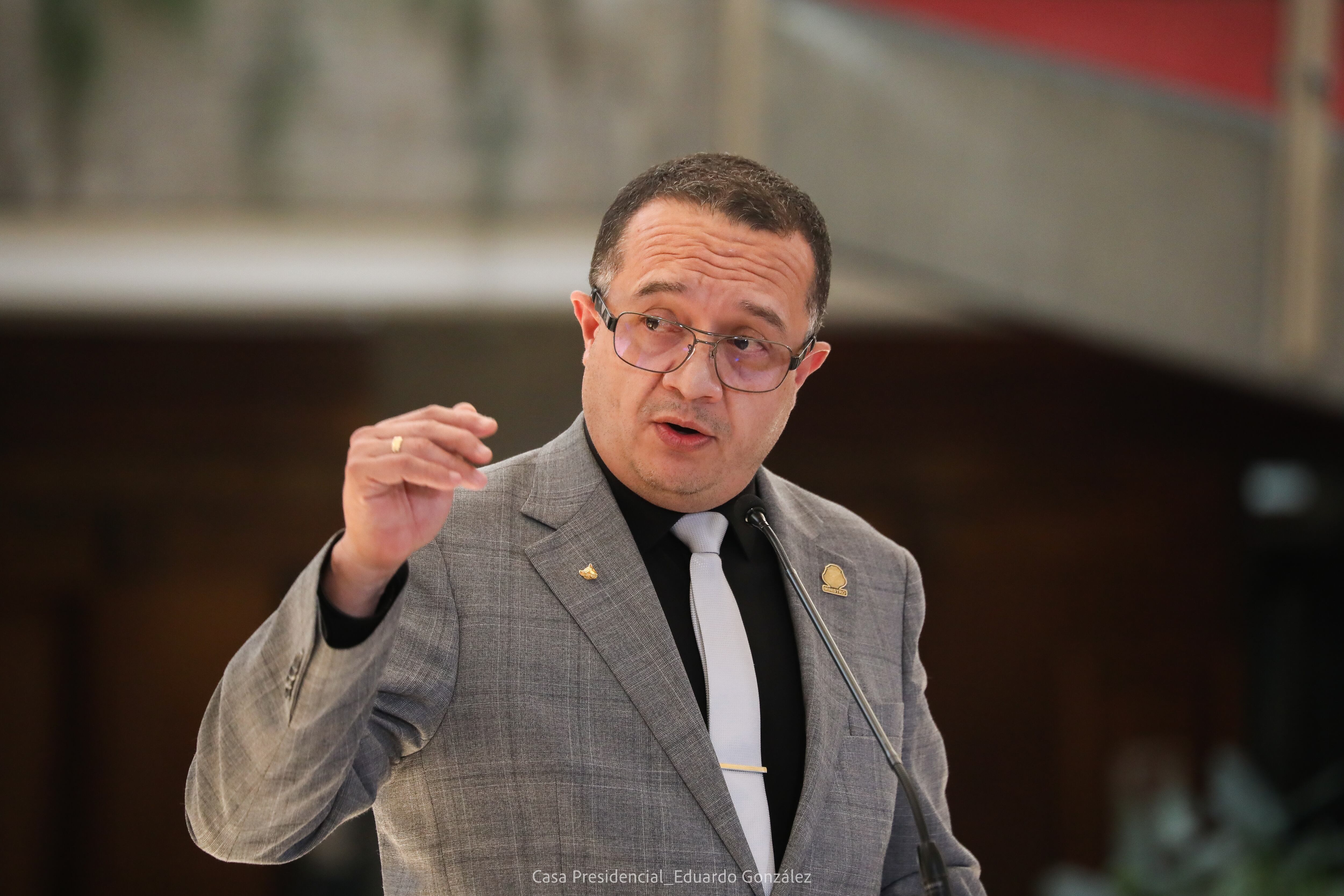 Imágenes de la conferencia de prensa del gobierno de Rodrigo Chaves del 2 de abril del 2025.