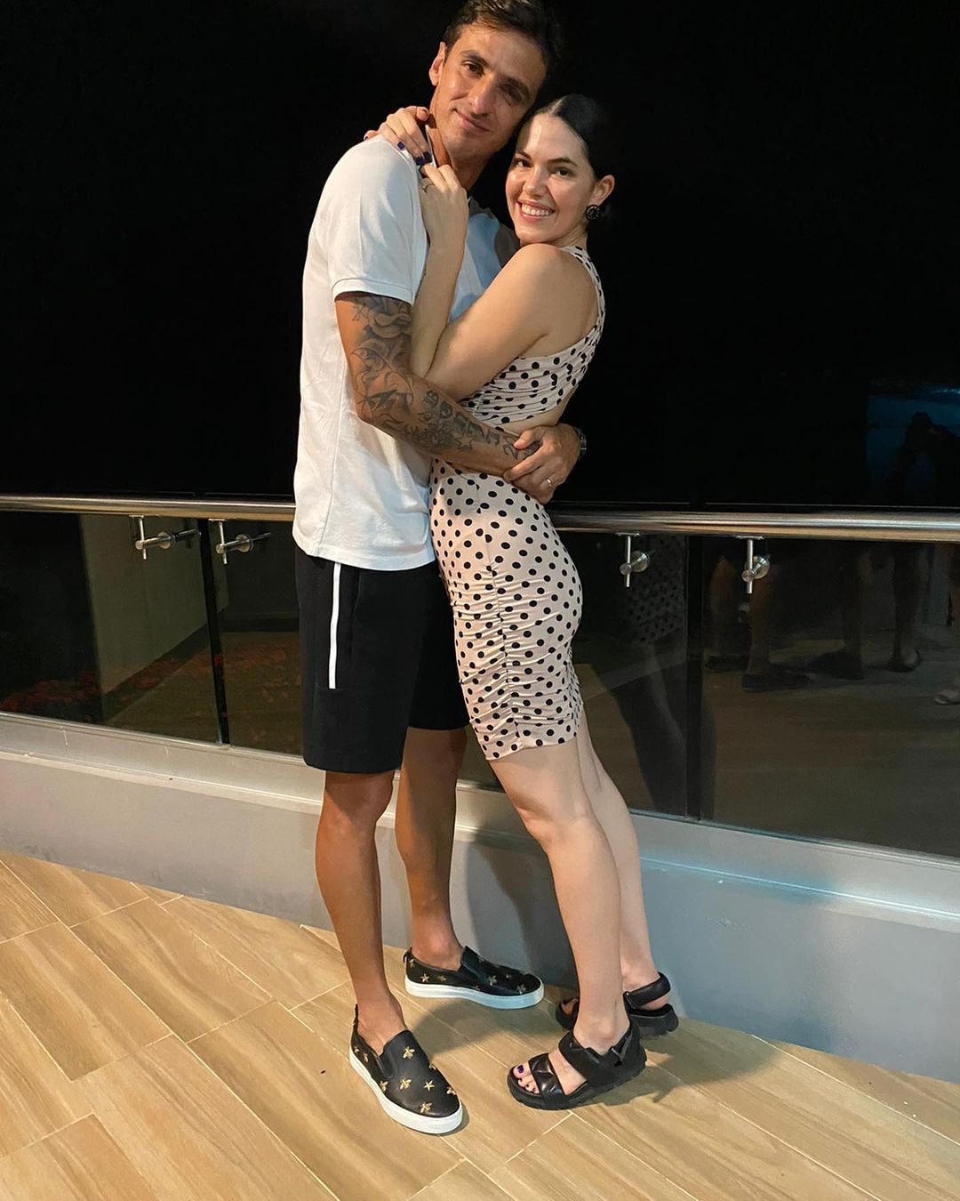 Bryan Ruiz, su esposa Carolina Jaikel y sus hijos.