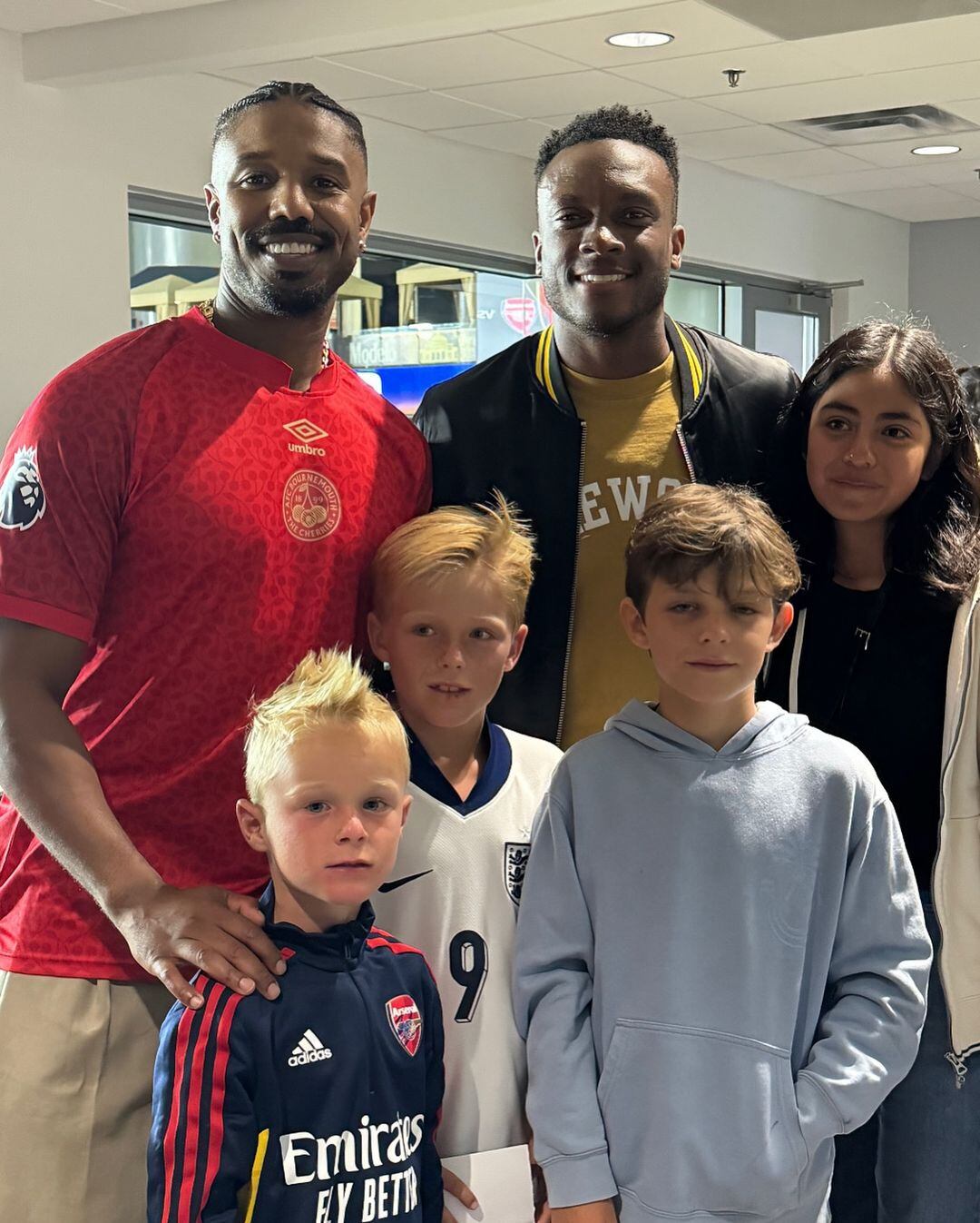 Rodney Wallace se quedó con la parte que Michael B. Jordan conoció a los niños de su academia de fútbol. Foto: Instagram.