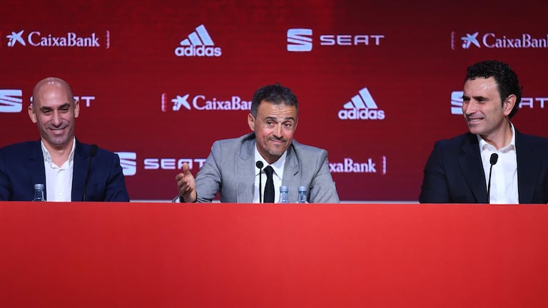 La historia de “deslealtad” entre Luis Enrique y el candidato a dirigir a la Selección Nacional de Costa Rica