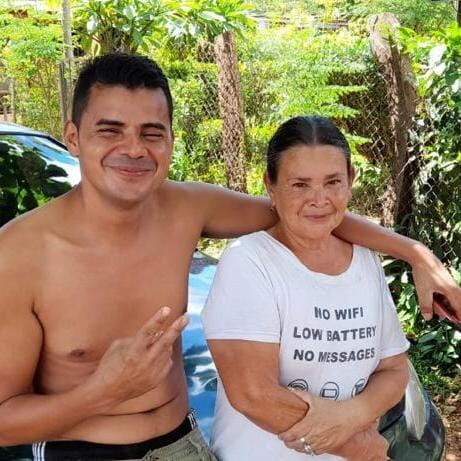 María Eugenia Alfaro y su hijo Luis Alfredo Espinoza, fallecidos en accidente en Carrillo. Foto cortesía Ariel Espinoza.