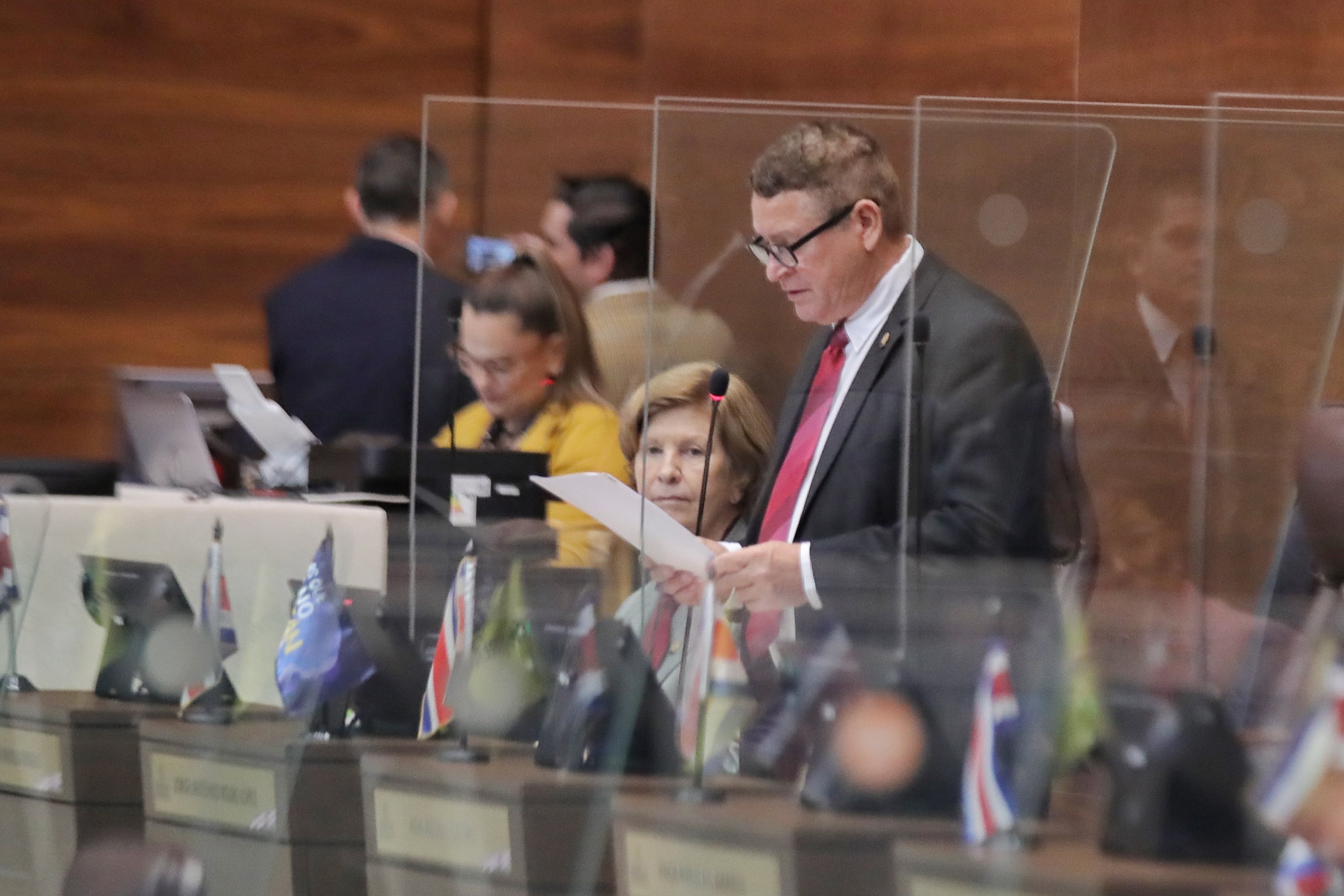 28/09/2023/ Diputados durante Sesión para votar proyecto sobre rebajo del Marchamo / en la fotografía el diputado Jorge Antonio Rojas quien durante la sesión llamó narcoprensa a periodistas que publicaron nota en Mexico sobre acercamiento entre presidente Chavez y carteles mexicanos foto: John Durán