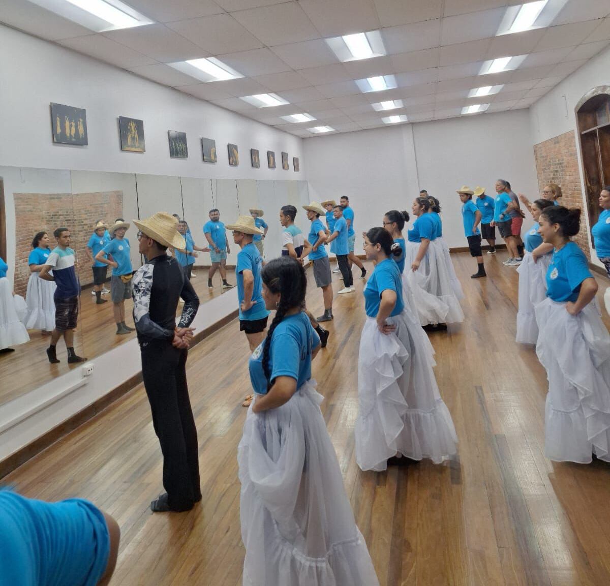 Grupo Folclórico Nicaragüense Raíces de mi Tierra