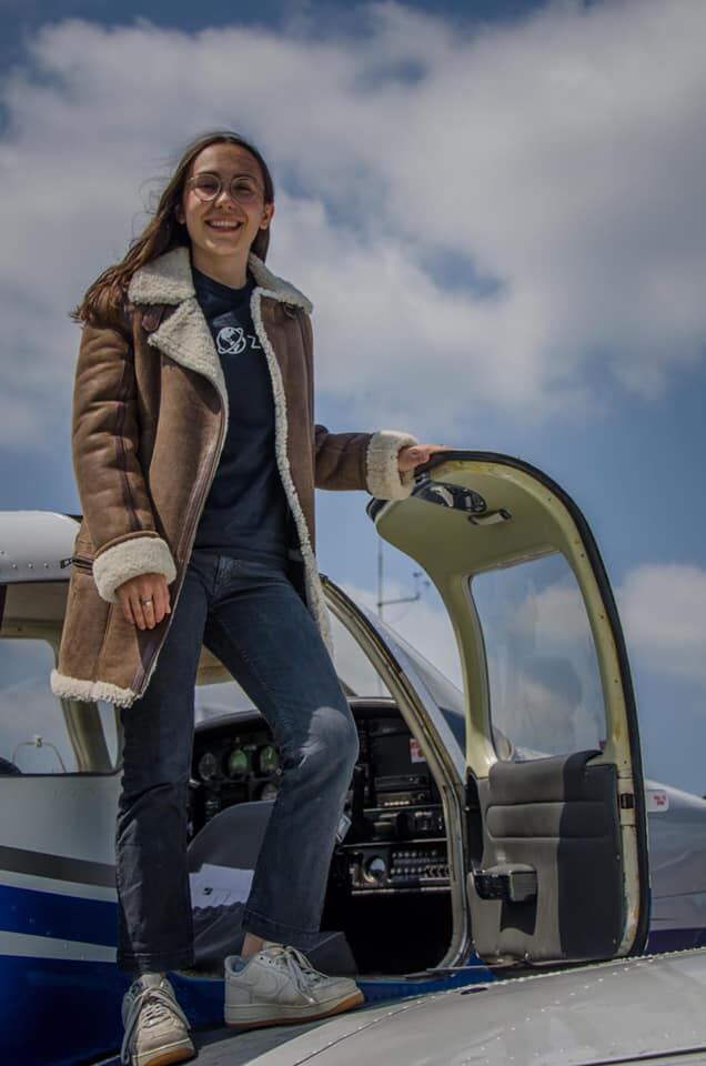 Zara Rutherford tiene 19 años y quiere hacer historia al convertirse en la piloto mujer más joven de la historia de la humanidad que le da la vuelta al mundo sin nadie que la acompañe