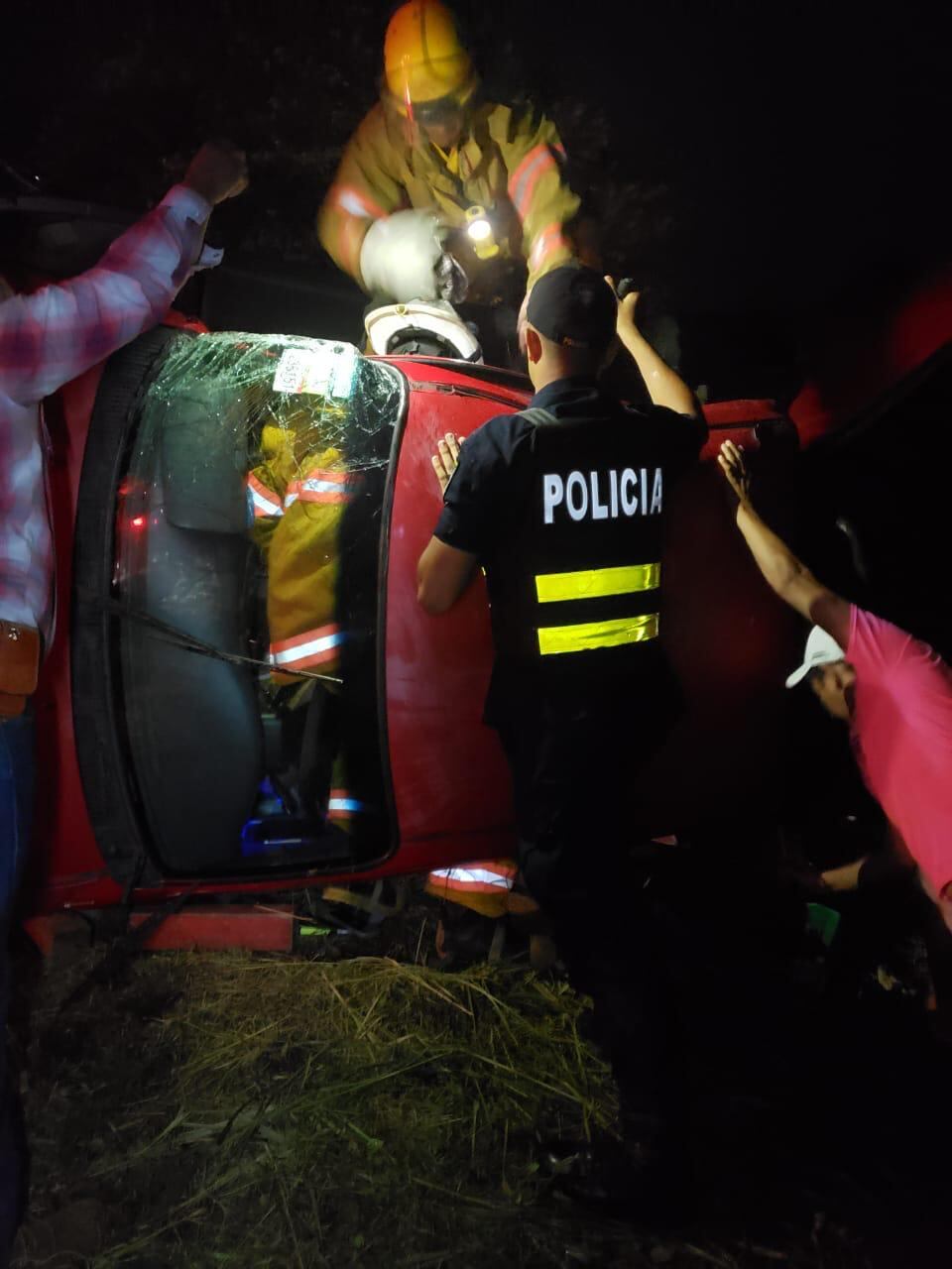 Mujer fallece por triple choque en Nicoya. Guanacaste. Foto cortesía Guana Noticias.