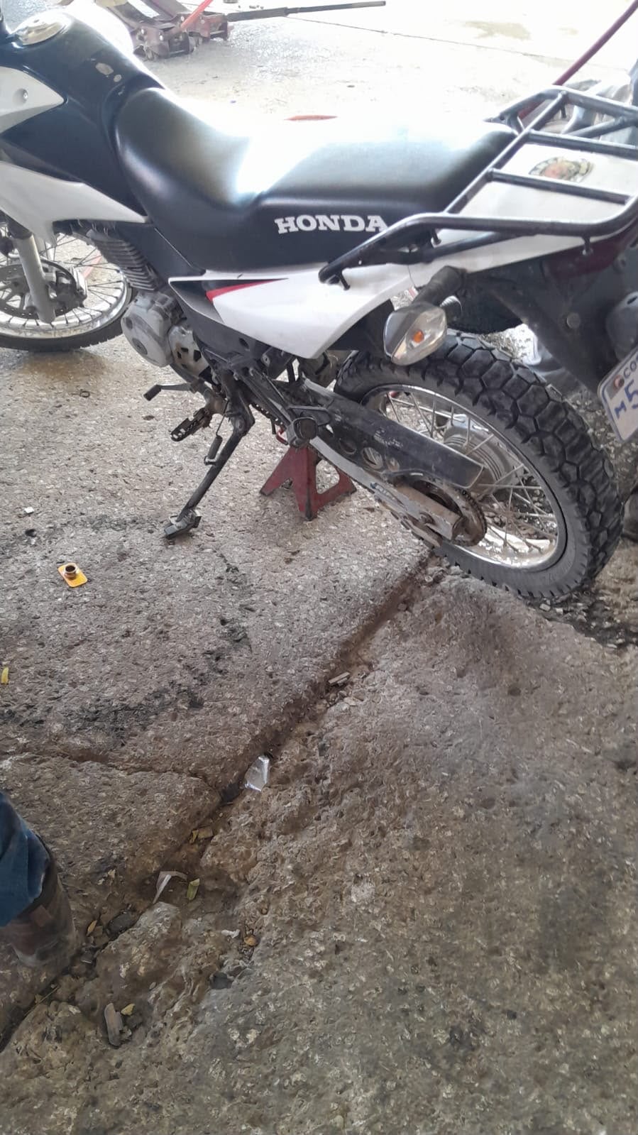 Un retrato hablado elaborado por un retratista del OIJ podría ser clave para identificar a uno de los sospechosos de pertenecer a una banda que deja horror en Santa Cruz, Guanacaste. Foto: OIJ