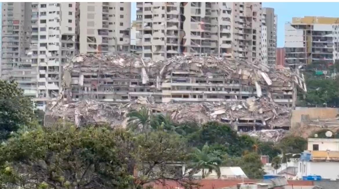 Los bomberos ticos están en Caraballeda en La Guaira
