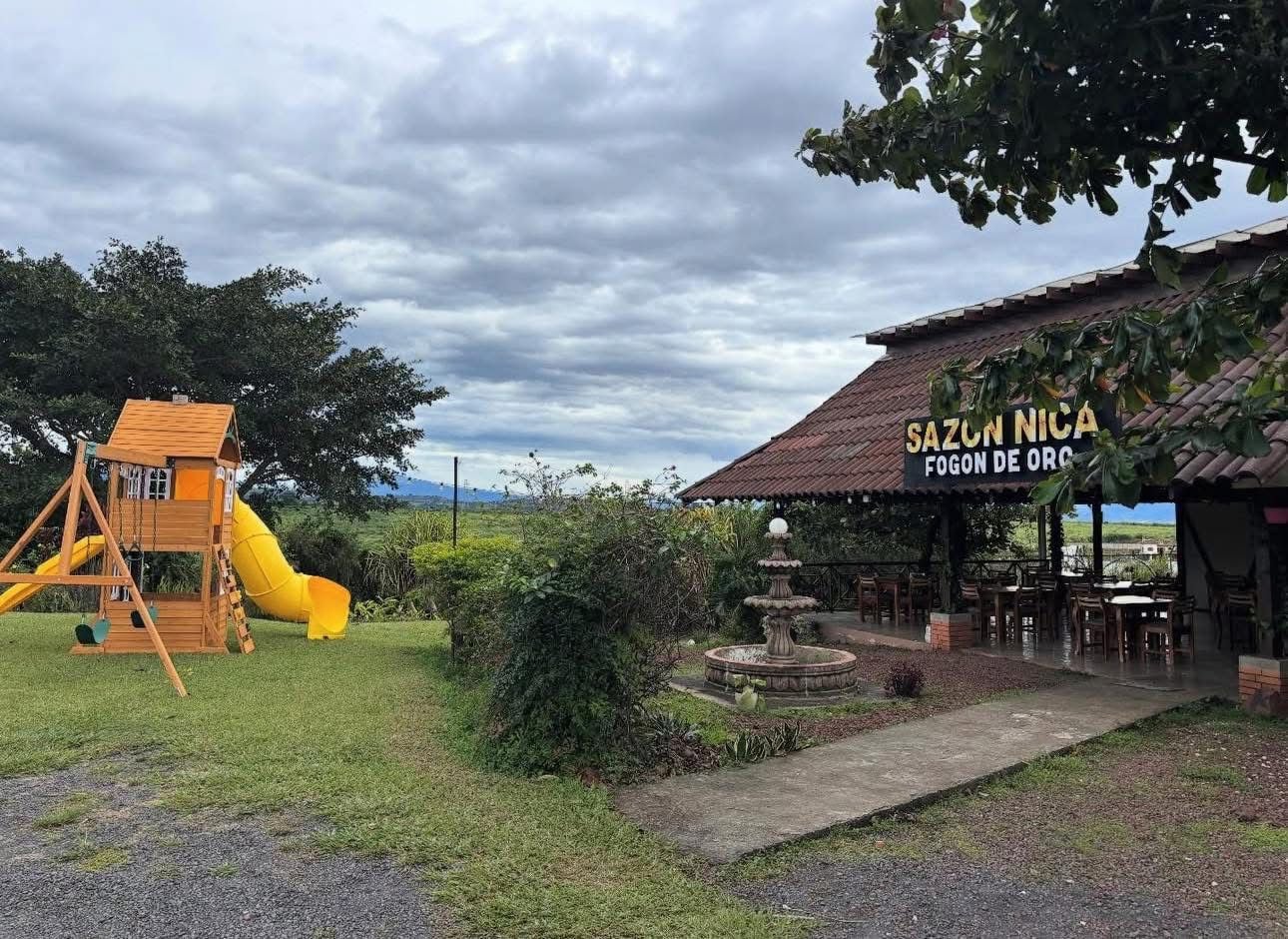 Nicaragüense abrió un restaurante en Costa Rica y vive si gran sueño