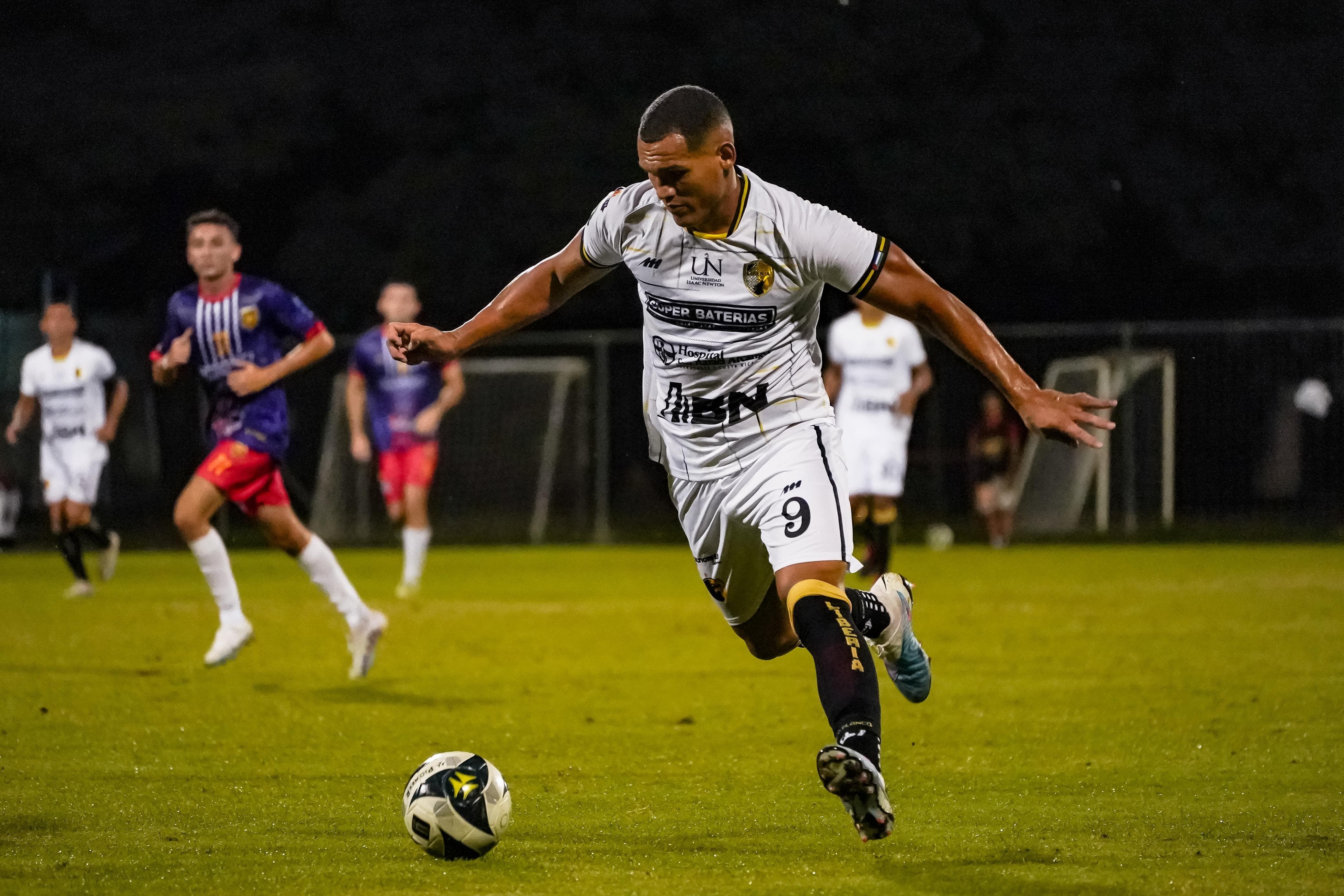 Jurguens Montenegro entró al partido en el segundo tiempo, cuando Liberia estaba abajo en el marcador por 2-0 contra Águila, en el Torneo de Copa.