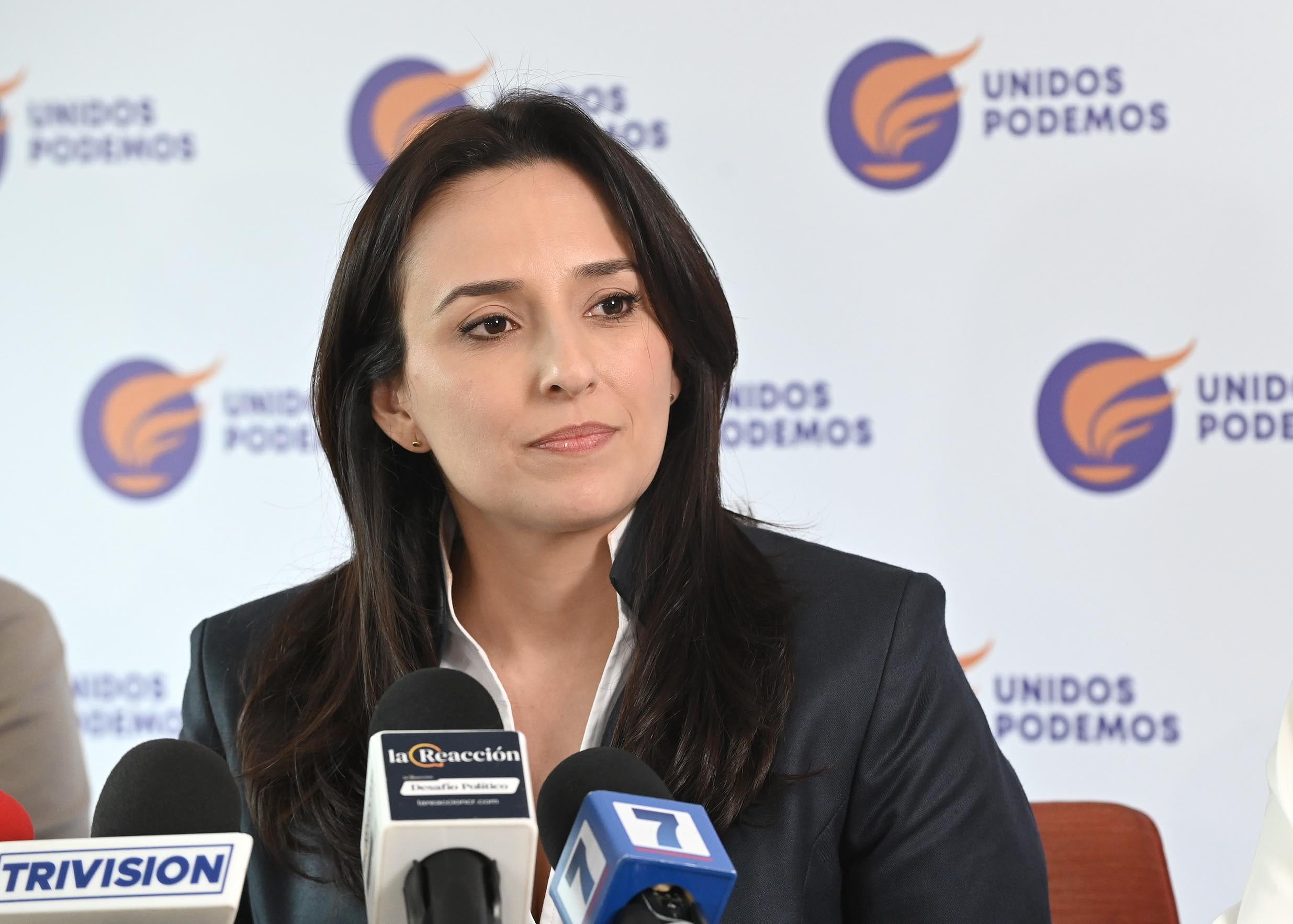 29 de junio del 2025. Hotel Sheraton, Escazú. 12:00 hrs. Presentación a la prensa del partido político Unidos Podemos cuya fundadora es la ex ministra de la Presidencia y militante del Movimiento Libertario Natalia Díaz Quintana. En la foto: Natalia Díaz y otros representantes del partido brindaron declaraciones a la prensa durante la conferencia. De izq. a der: Luis Diego Vargas, Natalia Díaz y Jorge Ocampo. Foto: Albert Marín