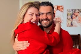 Glenda Peraza celebra los 37 años de su esposo con revelador mensaje: “Hizo que esta flor volviera a florecer”