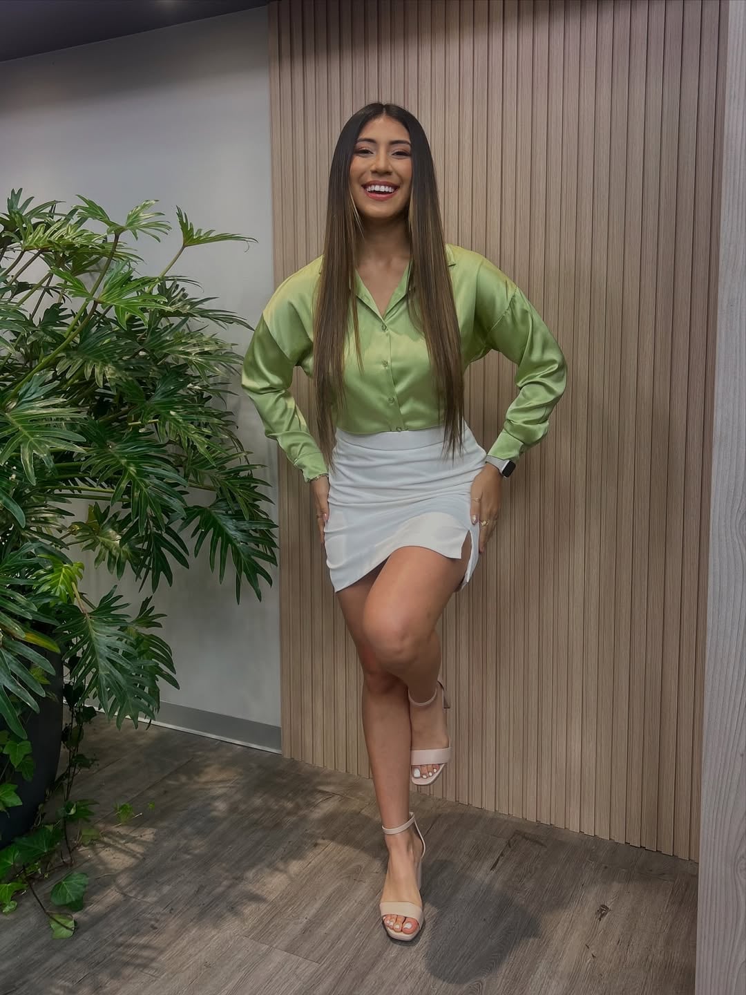 Repretel ficha a periodista, modelo y surfista de 19 años como su nueva presentadora