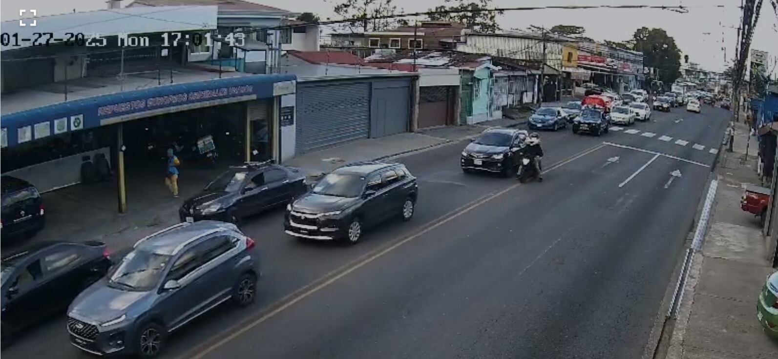 Joven fue asesinado cuando iba con su mamá por San Sebastián