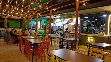 Cortes de luz: Bares y restaurantes alquilaron plantas eléctricas pagando más de 1 millón de colones