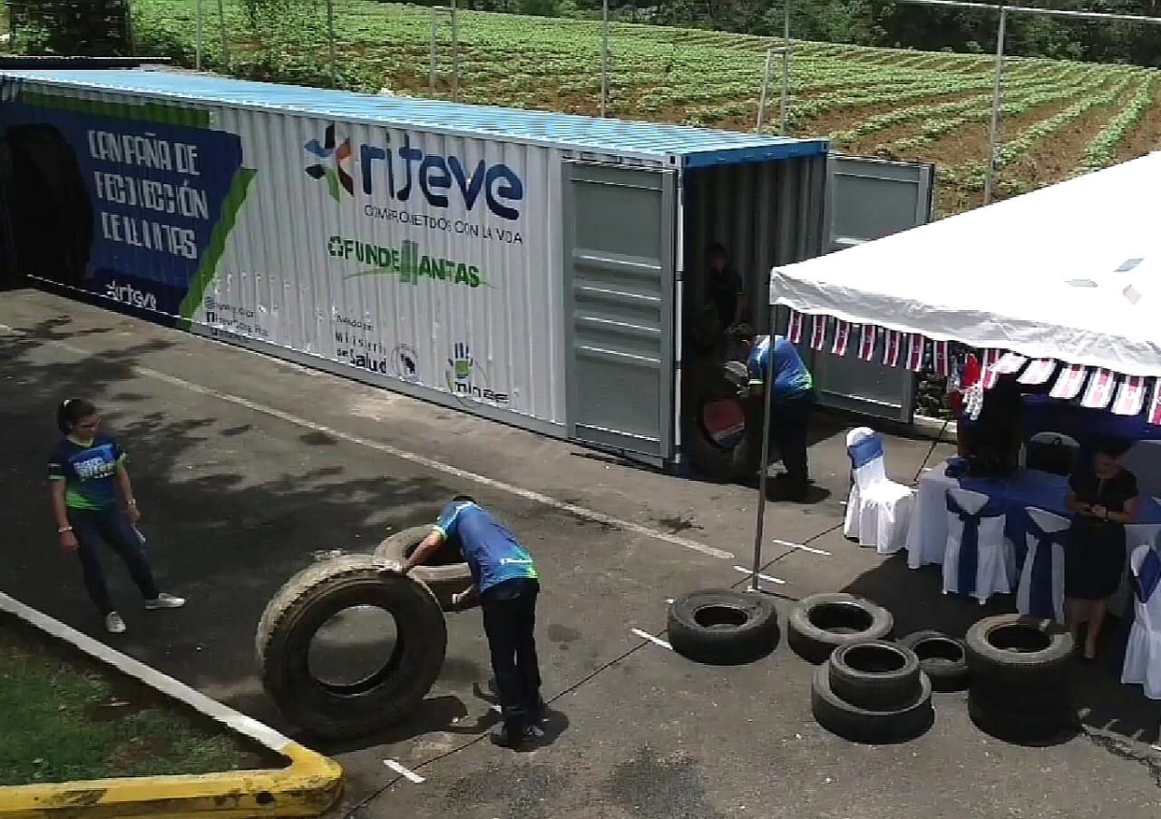 La campaña permanente de recolección de llantas que se realiza en las estaciones de Riteve logró sacar de los botaderos clandestinos, las calles y patios de algunas casas, durante el 2020, un total de 44.581 llantas usadas