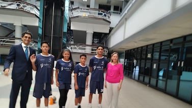 Joven de Guararí de Heredia disfruta del campamento del Real Madrid, pese a ser del Barcelona