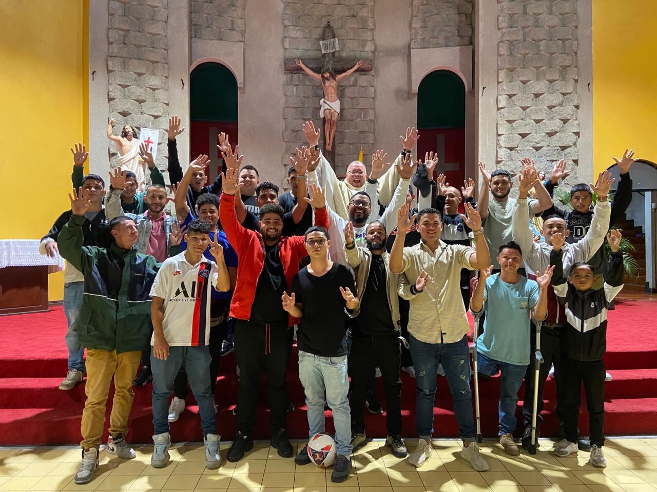 El sancarleño de nombre Macgiver Gatica Jirón (así está oficialmente en el Registro Civil) se la ha tenido que jugar resolviendo situaciones que para muchos parecerían imposibles tal y como el personaje de la popular serie de televisión de mediados de los ochentas.