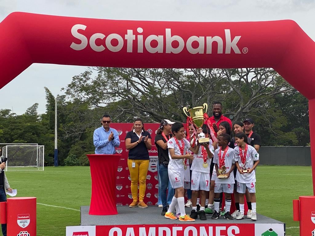 Escuela Rincón Grande de Pavas, busca boleto a Barcelona