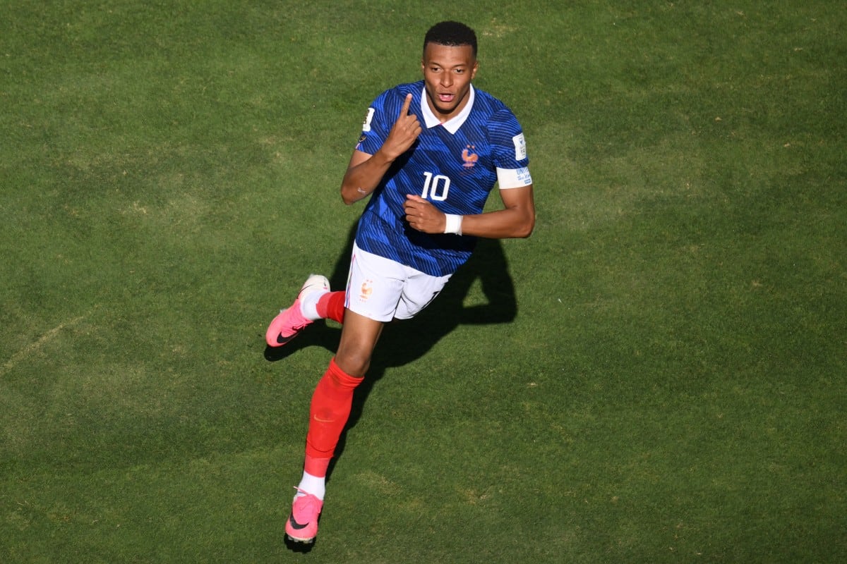 Kylian Mbappé anotó un doblete contra Senegal en la victoria 3 a 1 de Francia.