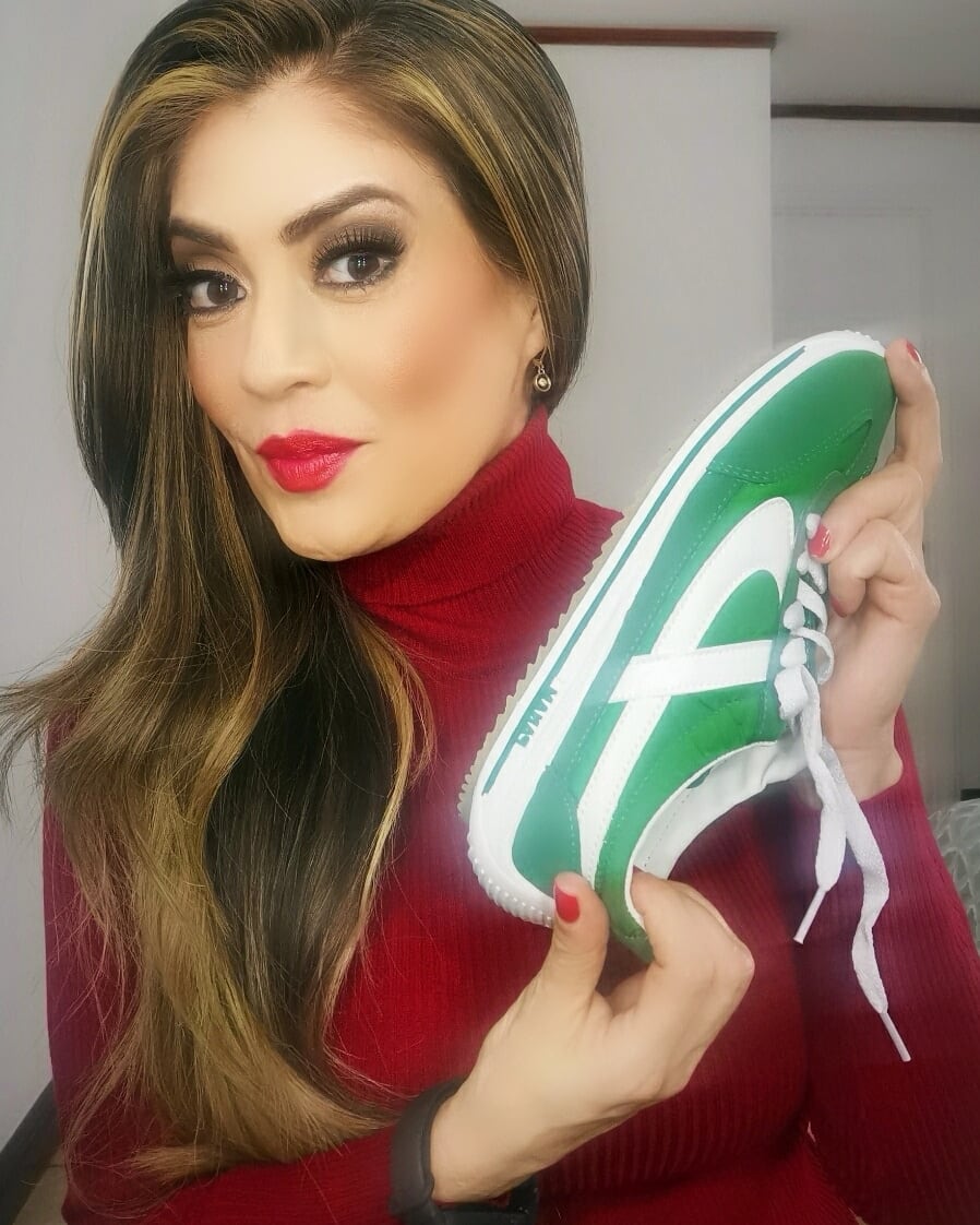 Hace cuatro años el ingeniero en electrónica tico, José David Mora Sánchez, renunció a su trabajo en Tiquicia y aceptó la oferta laboral de una empresa ucraniana. En la foto Carolina Méndez, la esposa.