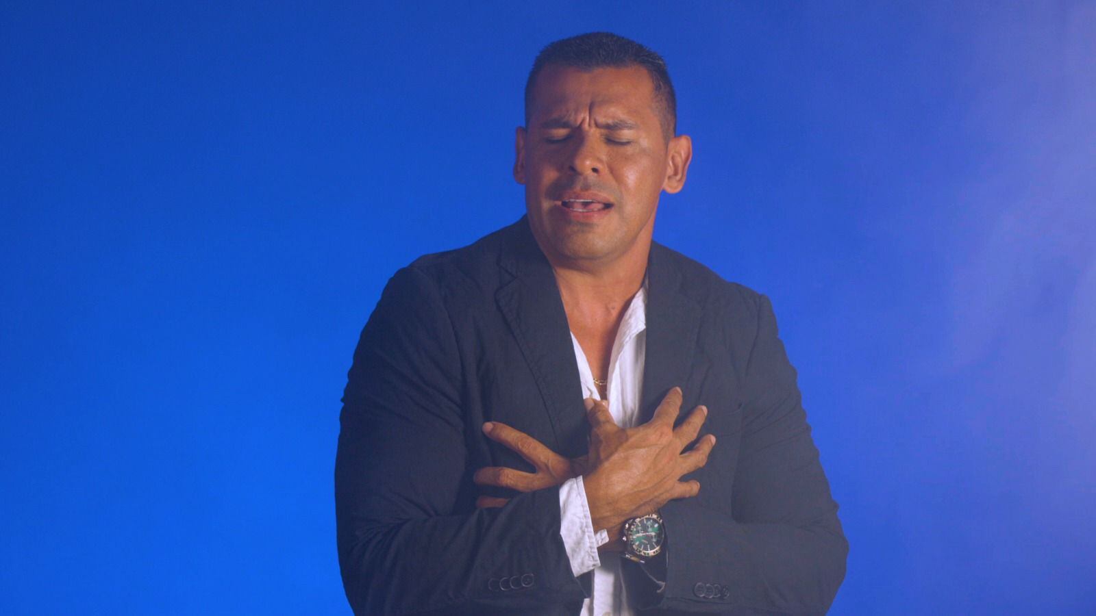 Cantante nacional Dennier flores