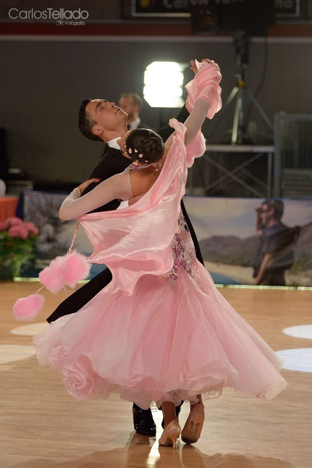 Bailarín español Iñaki Saez, quien debutará en la tercera temporada de Mira quién baila Costa Rica.