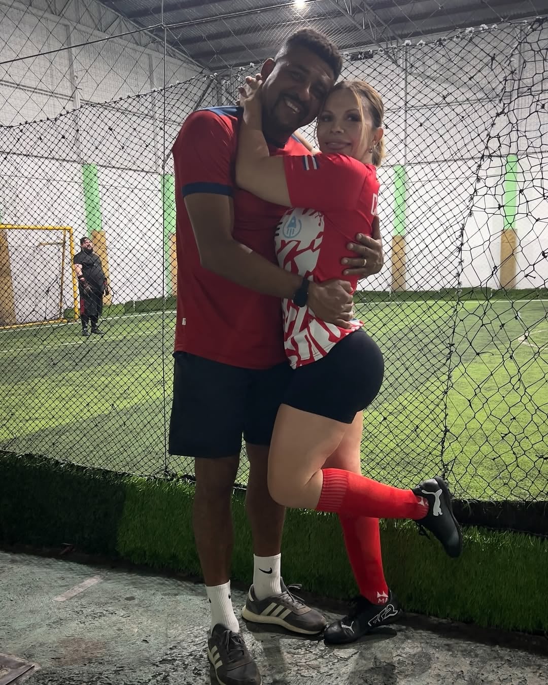 Austin Berry demostró este jueves lo romántico que es con la sorpresa que le dio a su esposa Cristina Alfaro por los seis meses que están cumpliendo de casados.