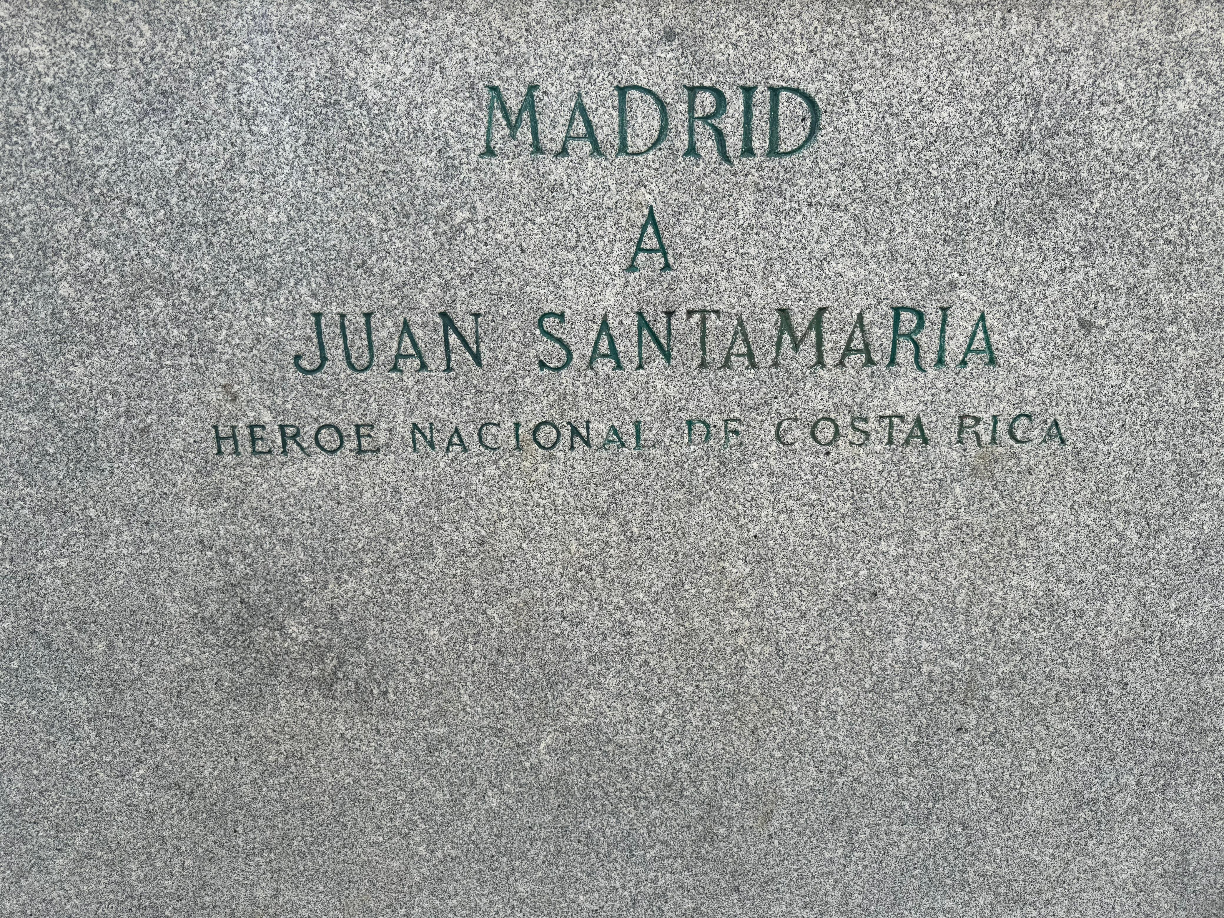 En el Parque Norte de Madrid, España, hay una escultura de Juan Santamaría hecha por el escultor tico Fernando Calvo.