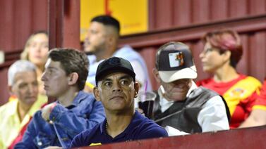 Héctor Altamirano estuvo bien acompañado por un conocido periodista en partido ante Alajuelense