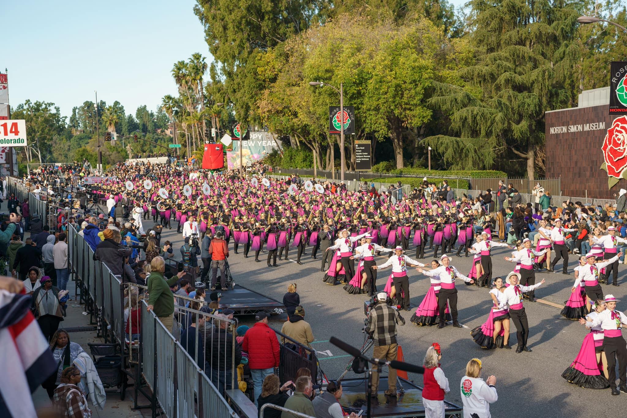 Con gran orgullo patrio, Elesban Rodríguez, director de la Banda Municipal de Zarcero (BMZ), celebró que cumplieron con el gran objetivo que se impusieron desde que fueron confirmados como participantes en el Desfile de las Rosas 2024