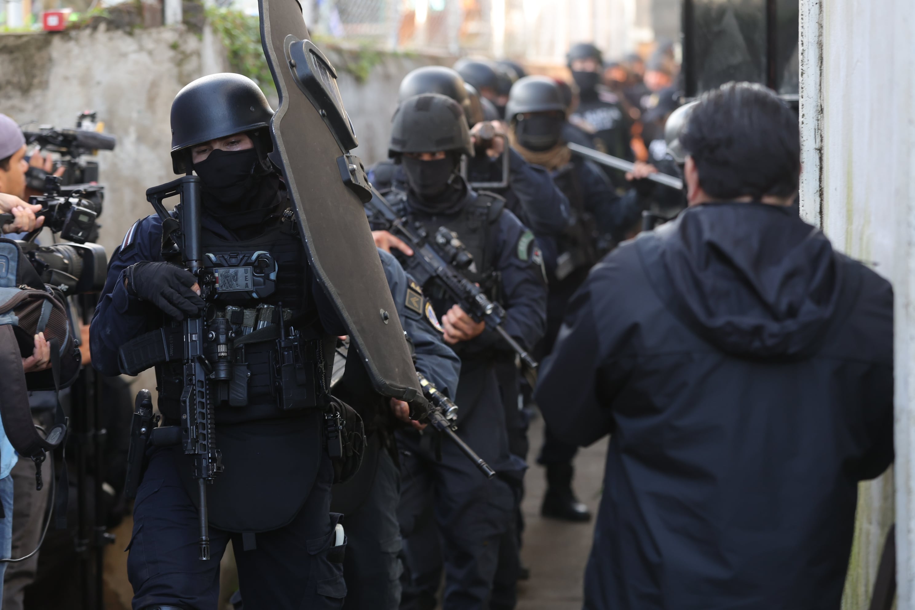 12/08/2025/ Allanamientos Guararí de Heredia / foto John Durán