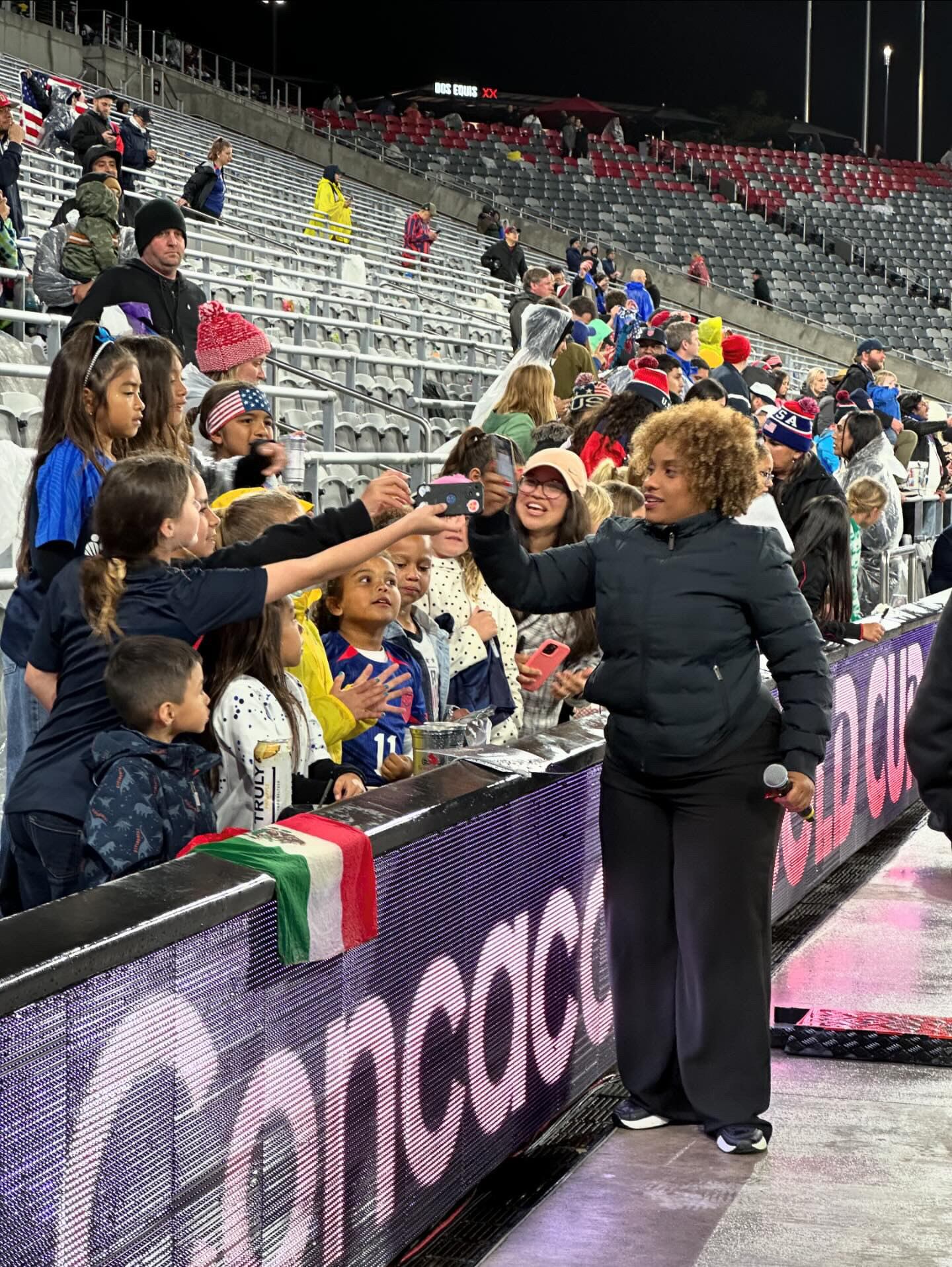 Periodista y locutora Rose Davis en la semifinal y final de la Copa Ora Femenina 2024 en San Diego, California, Estados Unidos