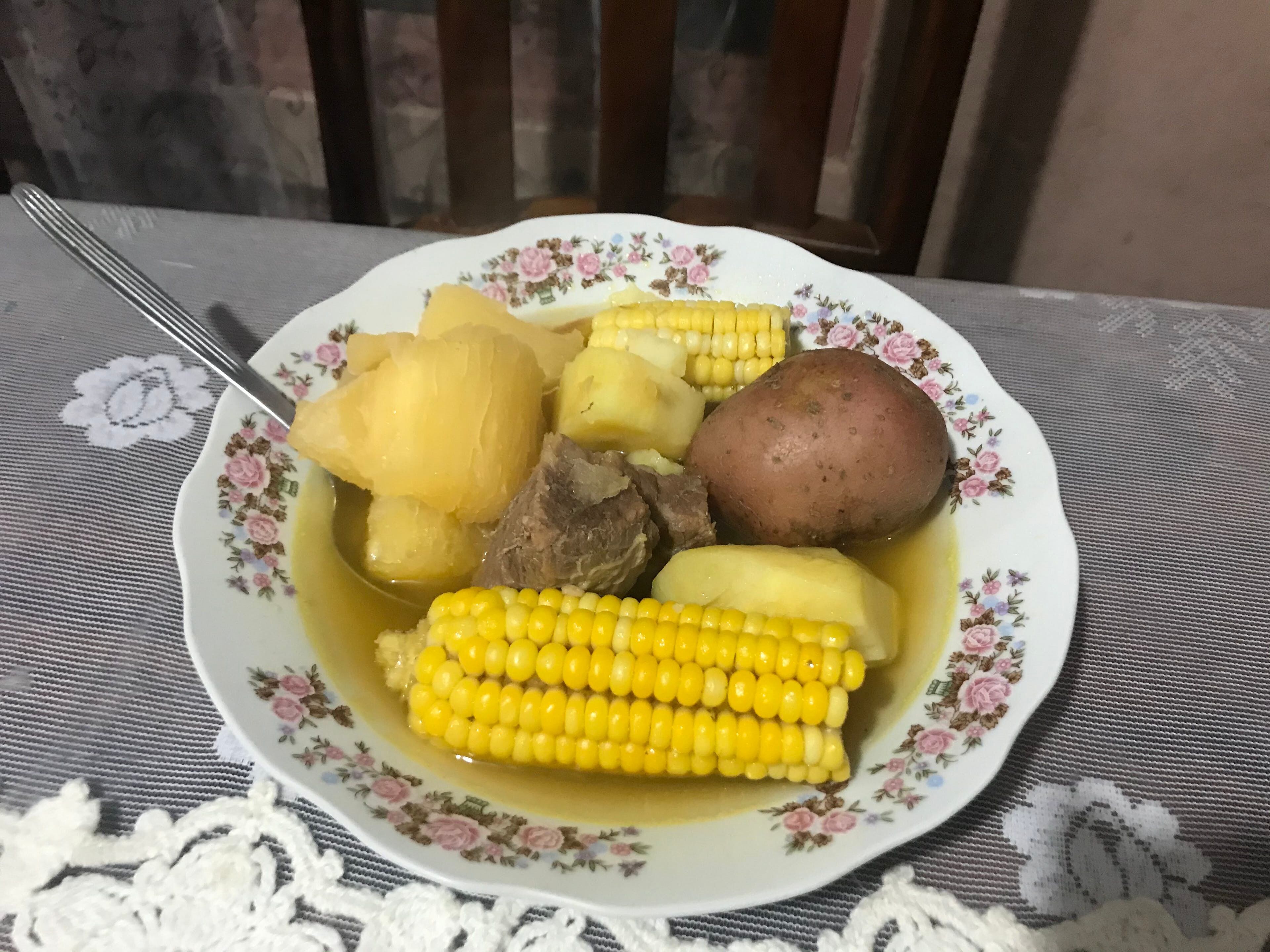 La feria El Gusto Rural 2022, organizada por la Agencia para el Desarrollo del Caribe (Adeca)l, en la comunicad de Pococí estará trabajando para cumplir el objetivo de hacer la olla de carne más grande de la historia del país. En la foto, chef Hermenegildo Rodríguez Hernández, nacido en Limón, criado en San José y con más de 35 años de experiencia. Trabaja con el Instituto Nacional de Aprendizaje (INA).