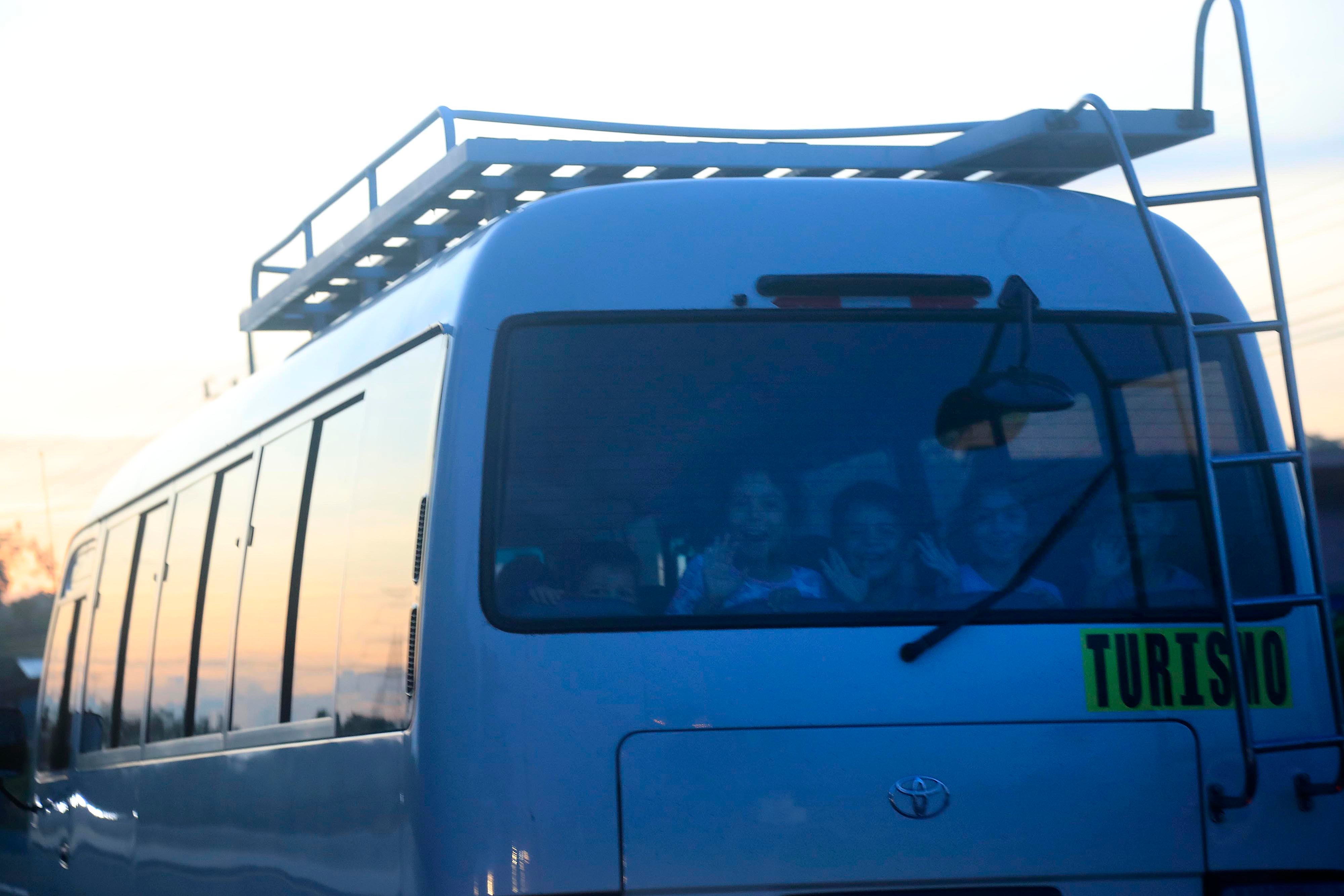14/10/2023      Limón. Desde muy tempranas horas del día se vivió este sábado, en el atlántico de nuestro país, un gran ambiente en relación con el esperado eclipse anular de sol. Cientos de costarricenses se trasladaron a las playas del caribe sur para contemplar el anunciado acontecimiento astronómico del año, desde la parcialidad esperada para entre alrededor de las 10:15 a.m. y 1:50 p.m., pero sobre todo el punto de mayor esplendor apenas unos minutos después del mediodía. Foto: Rafael Pacheco Granados
