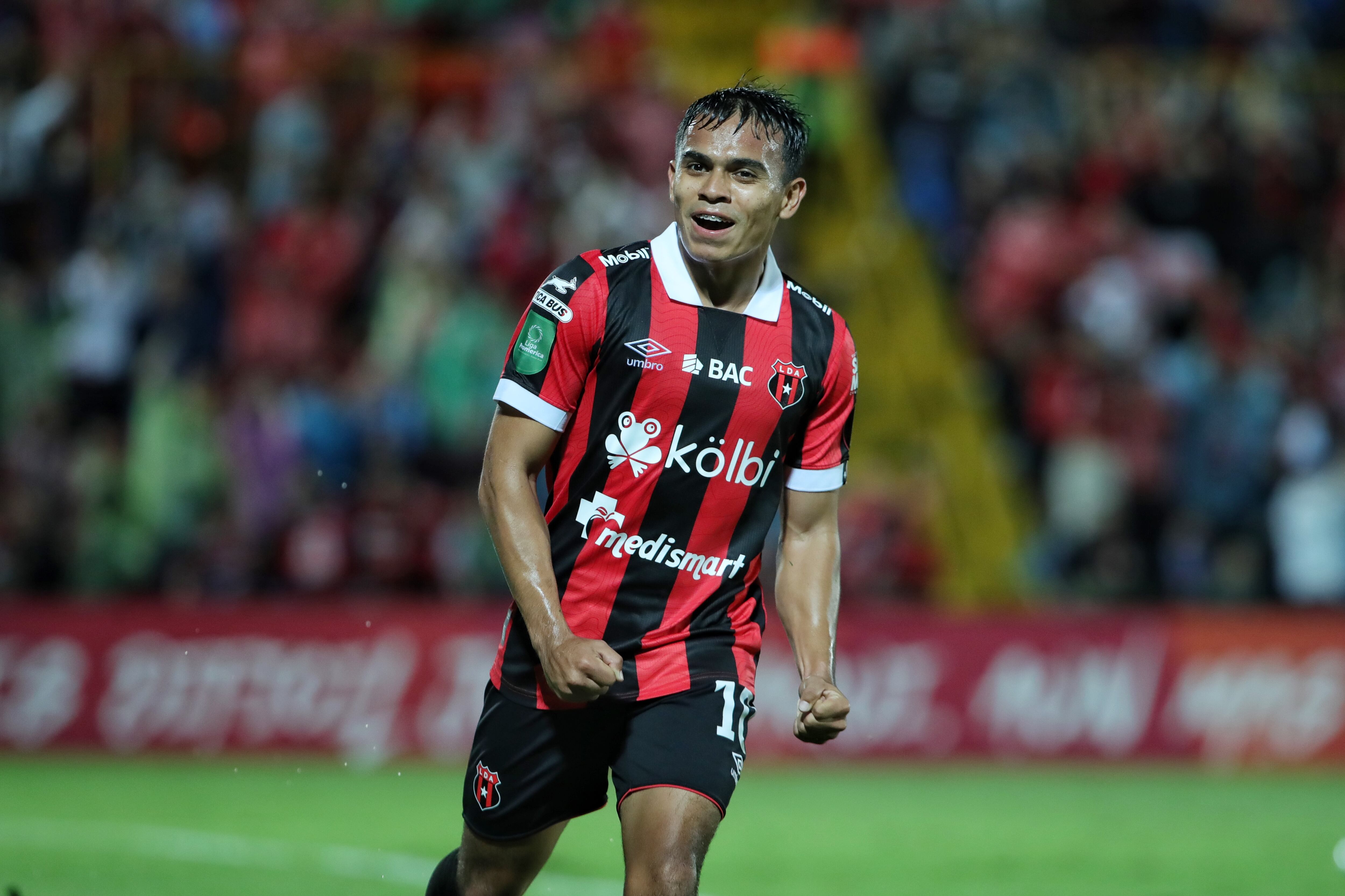 Juego entre alajuelense vs cartaginés / john Durán