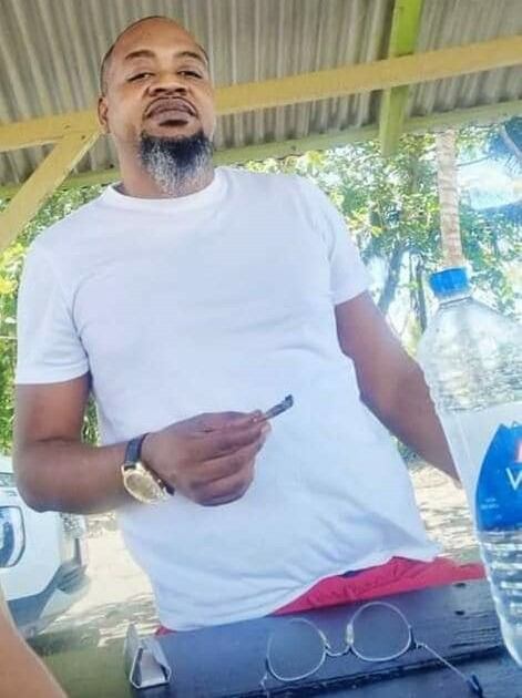 Dwight Stanley Hodgson, de 42 años, era oriundo de la zona caribeña Bluefields en Nicaragua, lo asesinaron en plaza gastronómica Bay Park Limón en el Caribe de Costa Rica. Foto: Tomada Noticias Bluefields