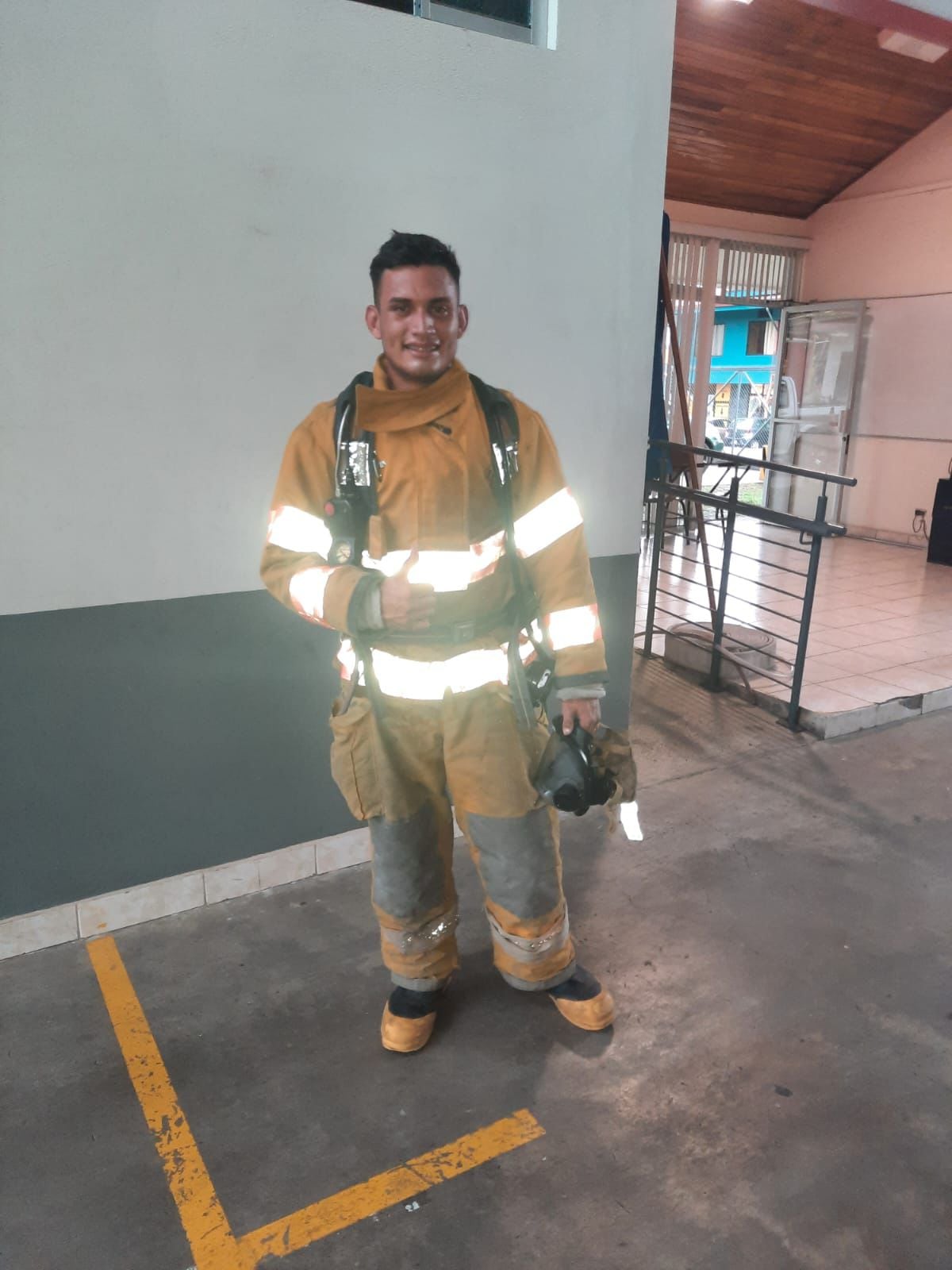 Jefry Gerardo Varela Monge es un joven papá de 22 años que venció a la muerte en un trágico accidente de tránsito en el que debieron amputarle la pierna y el brazo izquierdo. Foto: Cortesía Jefry Varela para La Teja